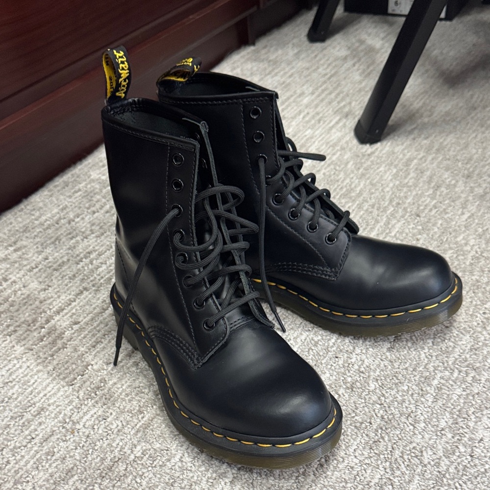 NEW Dr Martens black leather boot 1460 sz 8